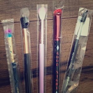 Set of 5 Brand New Makeup Brushes
